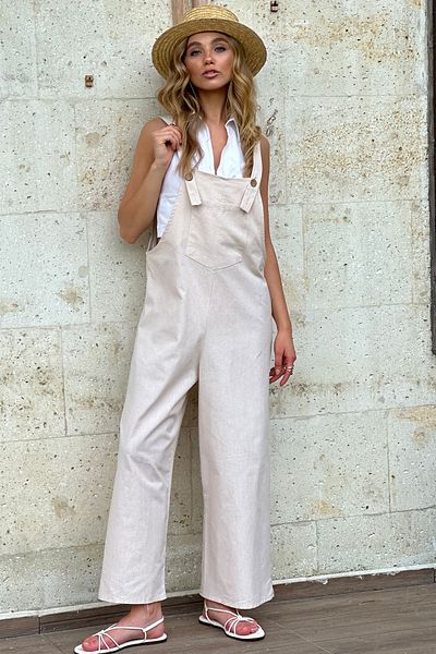 Trend Alaçatı Stili Cremefarbener Gabardine-Jumpsuit für Damen mit Trägern und Vordertasche ALC-X12186