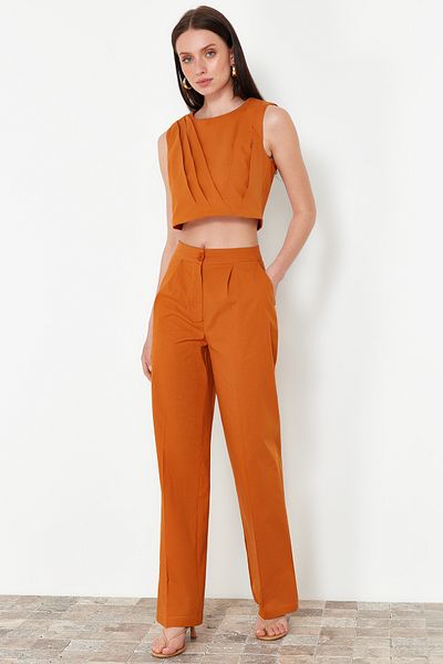 Trendyol Collection Hellbraune Hose mit weitem Bein/weitem Bein aus Webstoff TWOSS24PL00132