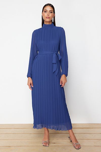 Trendyol Modest Dunkelblaues, plissiertes, gewebtes Chiffonkleid TCTSS24DB00040