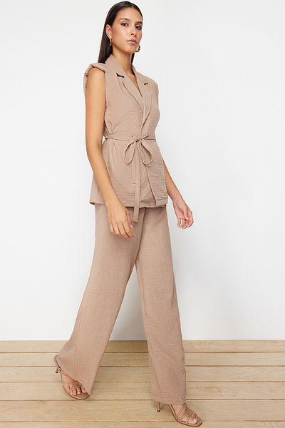 Trendyol Collection Dunkelbeiger zweireihiger, gewebter Blusen-Hosenanzug mit Schnürung TWOSS24AU00041