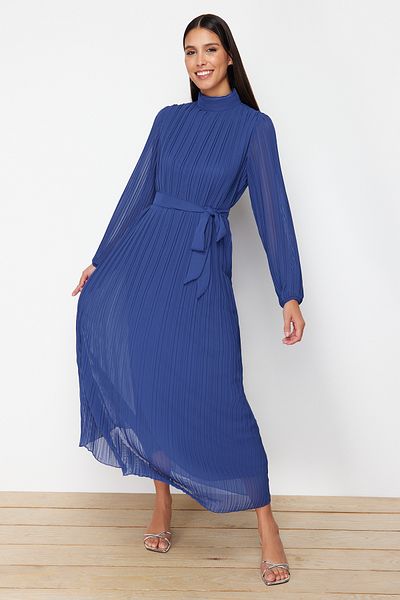 Trendyol Modest Dunkelblaues, plissiertes, gewebtes Chiffonkleid TCTSS24DB00040