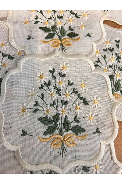 Nakışkonsept Daisy Model Embroidered Cocktail Coffee Presentation Napkin 1 Piece