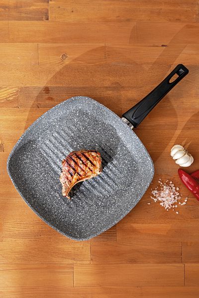 Emsan Titanium Granite Square Pan 28 cm