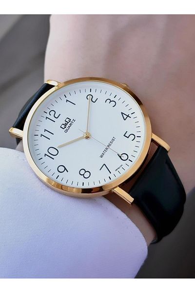 Q&Q Men's Leather Cord Wristwatch