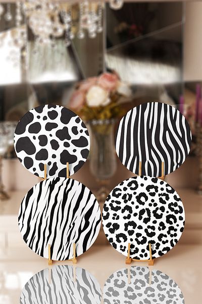 Realhomes 4-Piece Black and White Zebra Patterned Placemat & Supla