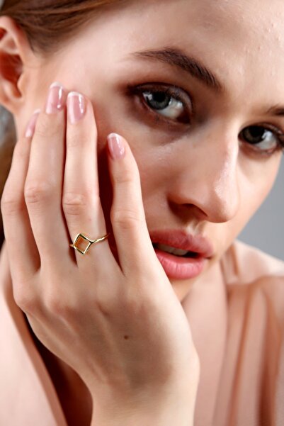 AURRARİ Kadın Altın Kaplama İnce Üçgen Yüzük