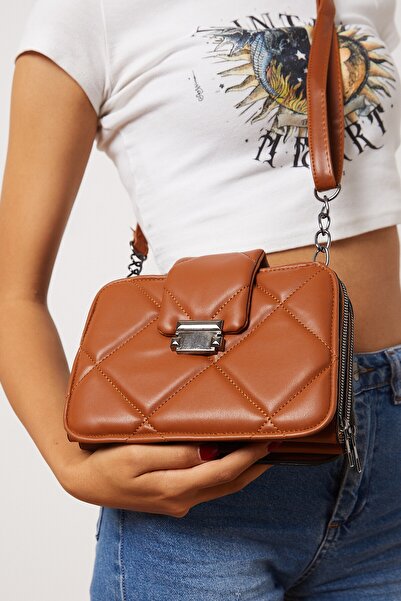 Tonny Black Dámská prošívaná crossbody kabelka na řetízek a zámek se 4 oddíly Tbc51