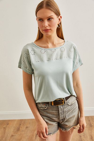 Olalook Wassergrüne Damenbluse mit Fledermausmotiv und Muschelsaum BLZ-19002587