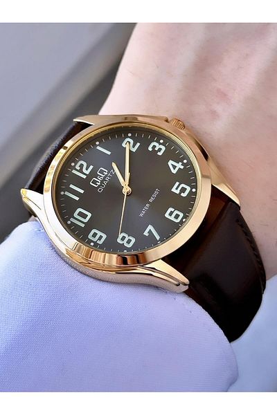 Q&Q  Men's Leather Band Wristwatch with Numerals