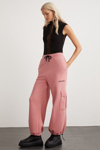GRIMELANGE Tegan Damen-Jogginghose mit elastischem Bund und Cargotasche, bestickt, rosa