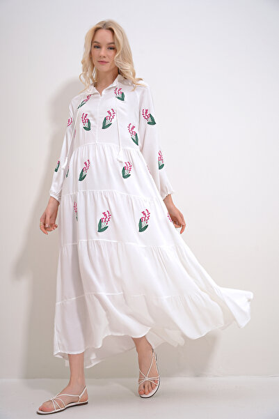 Trend Alaçatı Stili Γυναικείο φόρεμα με κέντημα σε λευκό ψηλό γιακά με στρώσεις υφαντό ALC-X12012