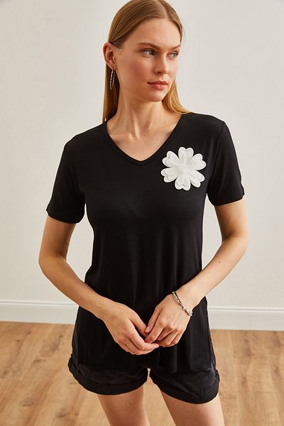 Olalook Tricou negru din viscoză cu fantă laterală cu garnitură florală pentru femei TSH-19000813