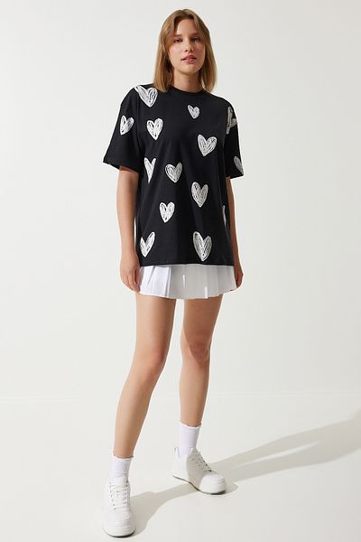 Happiness İstanbul Women's Black and White Heart Printed Oversize Cotton T-Shirt BP00165