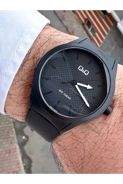 Q&Q Unisex Waterproof Wristwatch - Stylish and Comfortable