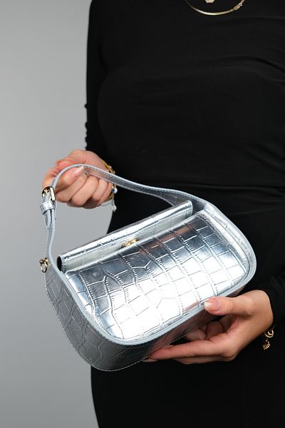 LuviShoes CEREMANY Clutch mit Kettenprint in Silber