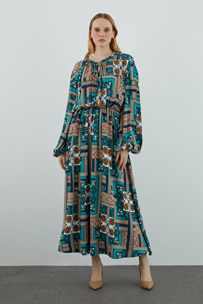 kı.we Eteği Kloş Yakası Fırfırlı Kırmızı Desenli Uzun Elbise