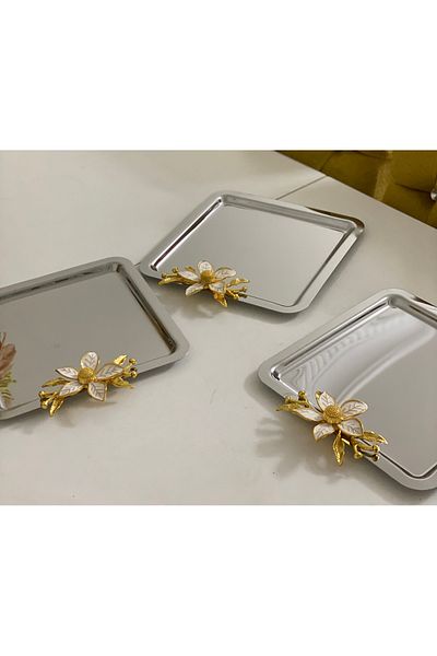 Elzemm store STAINLESS STEEL SQUARE 3 PIECES PRESENT TABLE WITH LARGE FLOWER ACCESSORIES