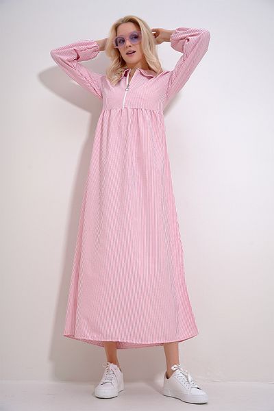 Trend Alaçatı Stili Rochie maxi țesută cu dungi roz pentru femei, cu guler de cămașă cu fermoar în față ALC-X12044