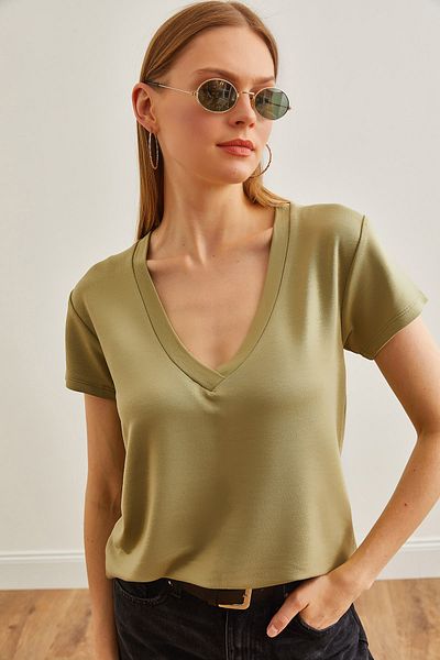 Olalook Dámské khaki triko s modalovým knoflíkem a hlubokým výstřihem do V TSH-19000773