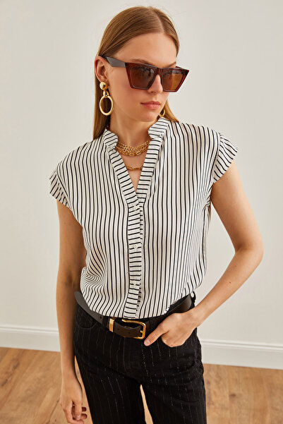 Olalook Dámská bílá černá proužkovaná viskózová košile s výstřihem do V GML-19000188