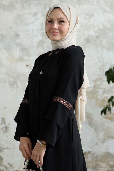 InStyle تفاصيل دانتيل مطرزة باللون الأسود