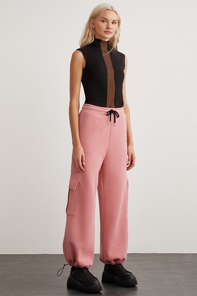 GRIMELANGE Tegan Damen-Jogginghose mit elastischem Bund und Cargotasche, bestickt, rosa