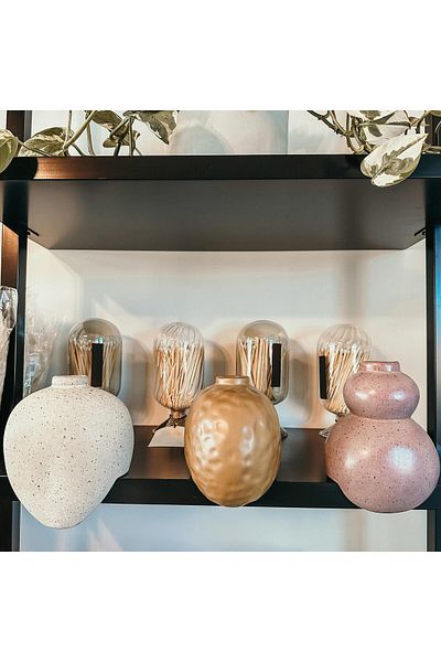 Warm Design Shelf Edge Detailed Vase