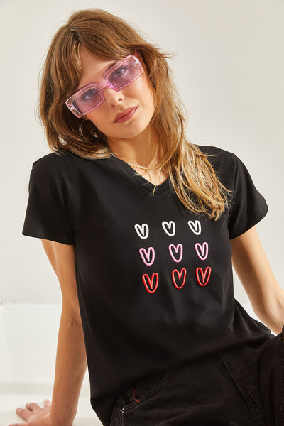 Bianco Lucci Dámské základní tričko s vyšívaným srdcem a výstřihem do V60251095