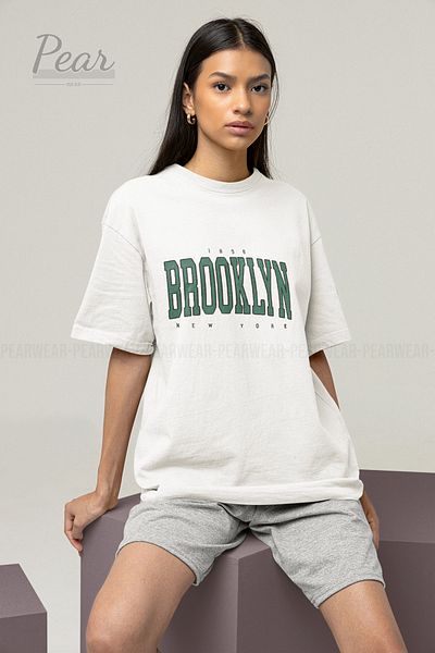 Pear Wear Унисекс тениска с принт Brooklyn. Тениска с голям размер