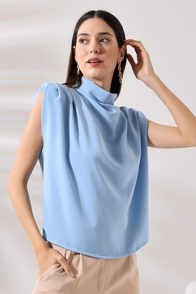 Butik Beyza Women's Plunging Neckline Padded Shoulders and Loose Blouse