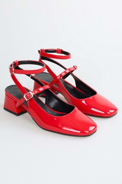 Shoeberry Piros lakkbőr Idean csatos, tompa orrú női sarkú cipő