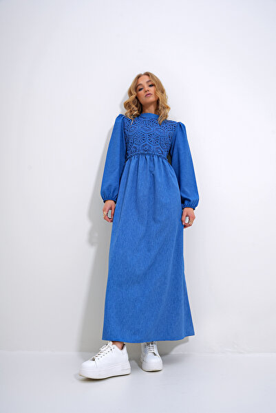 Trend Alaçatı Stili Damska niebieska sukienka ze stójką, szydełkiem, plecionym zamkiem błyskawicznym na plecach ALC-X12025