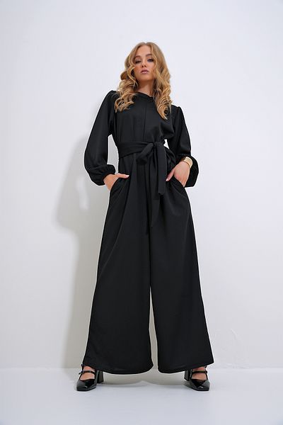 Trend Alaçatı Stili Schwarzer Jumpsuit mit Stehkragen und Reißverschluss hinten sowie Prinzessinnen-Ärmeln und Gürtel in der Taille für Damen ALC-X12041
