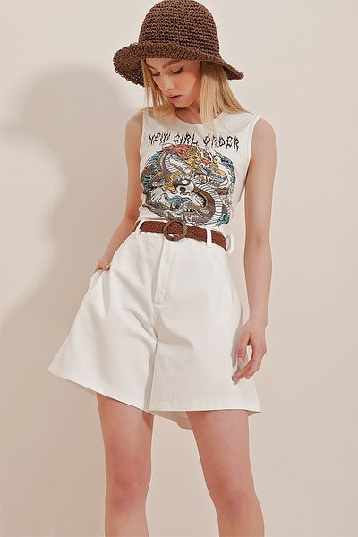 Trend Alaçatı Stili Γυναικείο σορτς Gabardine με πλέξη λευκή ψάθινη ζώνη ALC-X10271
