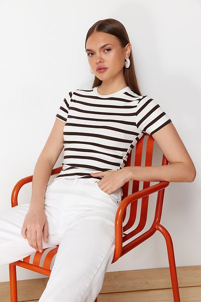 Trendyol Collection Καφέ ριγέ παχύρρευστη/μαλακό ύφασμα πλεκτή μπλούζα με εφαρμογή στο σώμα TWOSS24BZ00296