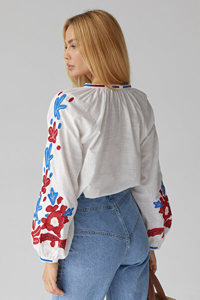 FEMELLE Γυναικεία λευκή φούντα φλοράλ κεντημένη βαμβακερή μπλούζα