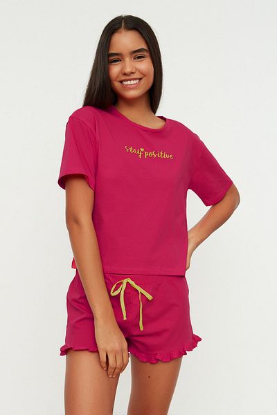 Trendyol Collection Sada pleteného pyžama s fuchsiovou výšivkou a 100% bavlněnými šortkami - THMSS20PT0165