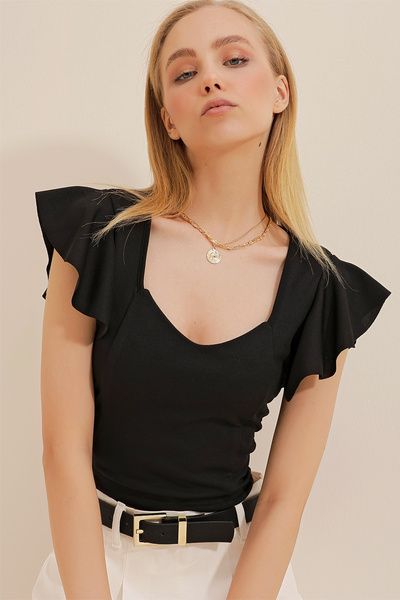 Trend Alaçatı Stili Bluză neagră de damă, cu decolteu în V, cu mâneci cu vola...