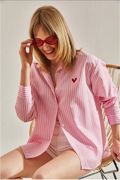 laughs WOMEN'S PINK STRIPED SINGLE POCKET HEART SHIPPING DETAILED SALASH POPLIN SHIRT MDA1001