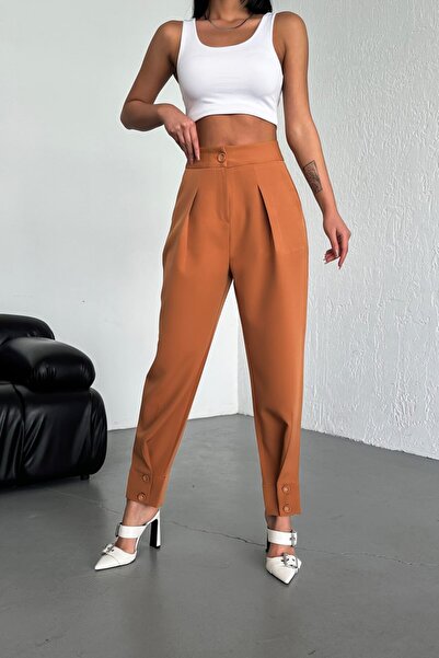 Miss Beyoğlu Παντελόνι Toro με πιέτες και λεπτομέρειες με κουμπιά, σε στυλ Sh...