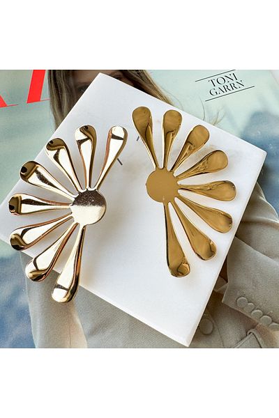 CHARMLUCKY Oversized Sun Earrings