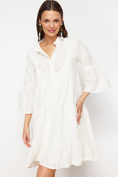Kolekcia Trendyol Biele mini plážové šaty TBESS24EL00156
