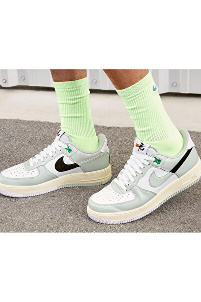 Nike Air Force 1 '07 Lv8 Sneaker