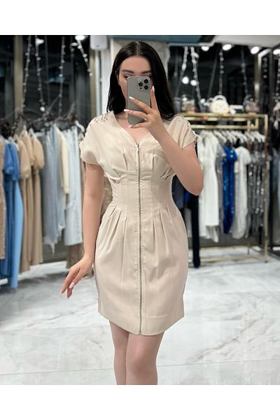 missswans Μίνι φόρεμα Kimaya με φερμουάρ μπροστά και πέτρα με λεπτομέρεια στα ώμους