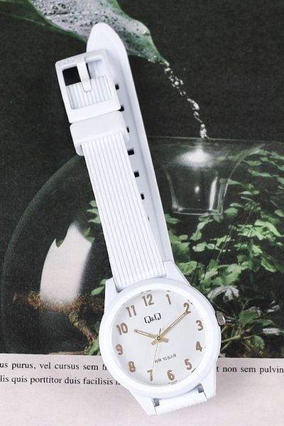 Q&Q Elegant White Silicone Cord 10 ATM Waterproof Women's Wristwatch