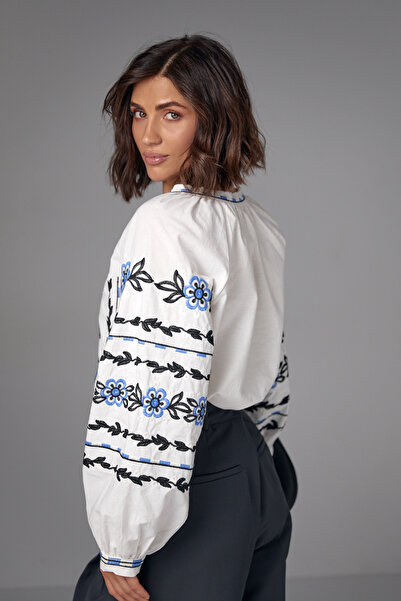 FEMELLE Γυναικεία Μπλούζα με Λευκή Φούντα Ολοκληρωμένη Κεντητή Βαμβακερή Μπλούζα