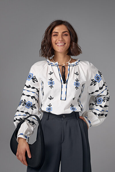 FEMELLE Γυναικεία Μπλούζα με Λευκή Φούντα Ολοκληρωμένη Κεντητή Βαμβακερή Μπλούζα