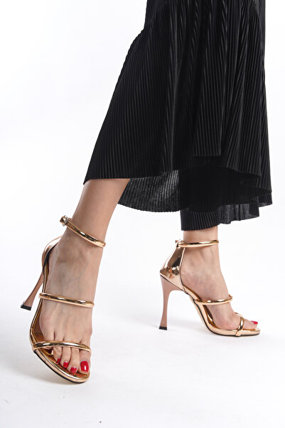 Shu Mhu مرآة عادية للنساء - حذاء بكعب ثلاثي الخطوط