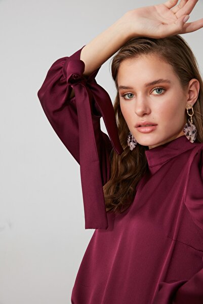 Trendyol Collection Σατέν υφασμένη μπλούζα - Χρώμα δαμάσκηνου, Λεπτομερής γραβάτα TOFAW19FG0082