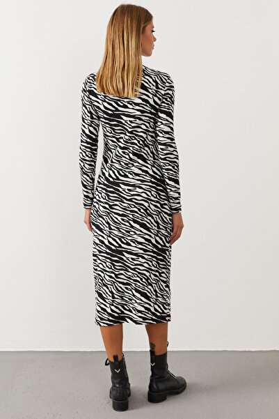 Cool & Sexy Kadın Siyah-Beyaz Çift Yırtmaçlı Zebra Desen Elbise EY1066
